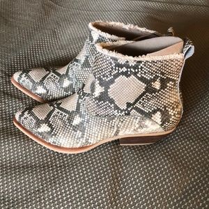 Dolce Vita Women’s Unity Booty